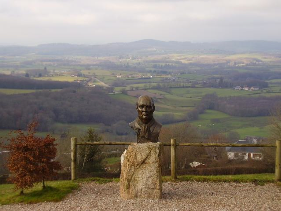 Buste de François Mitterrand, client de notre Hôtel à Chateau Chinon