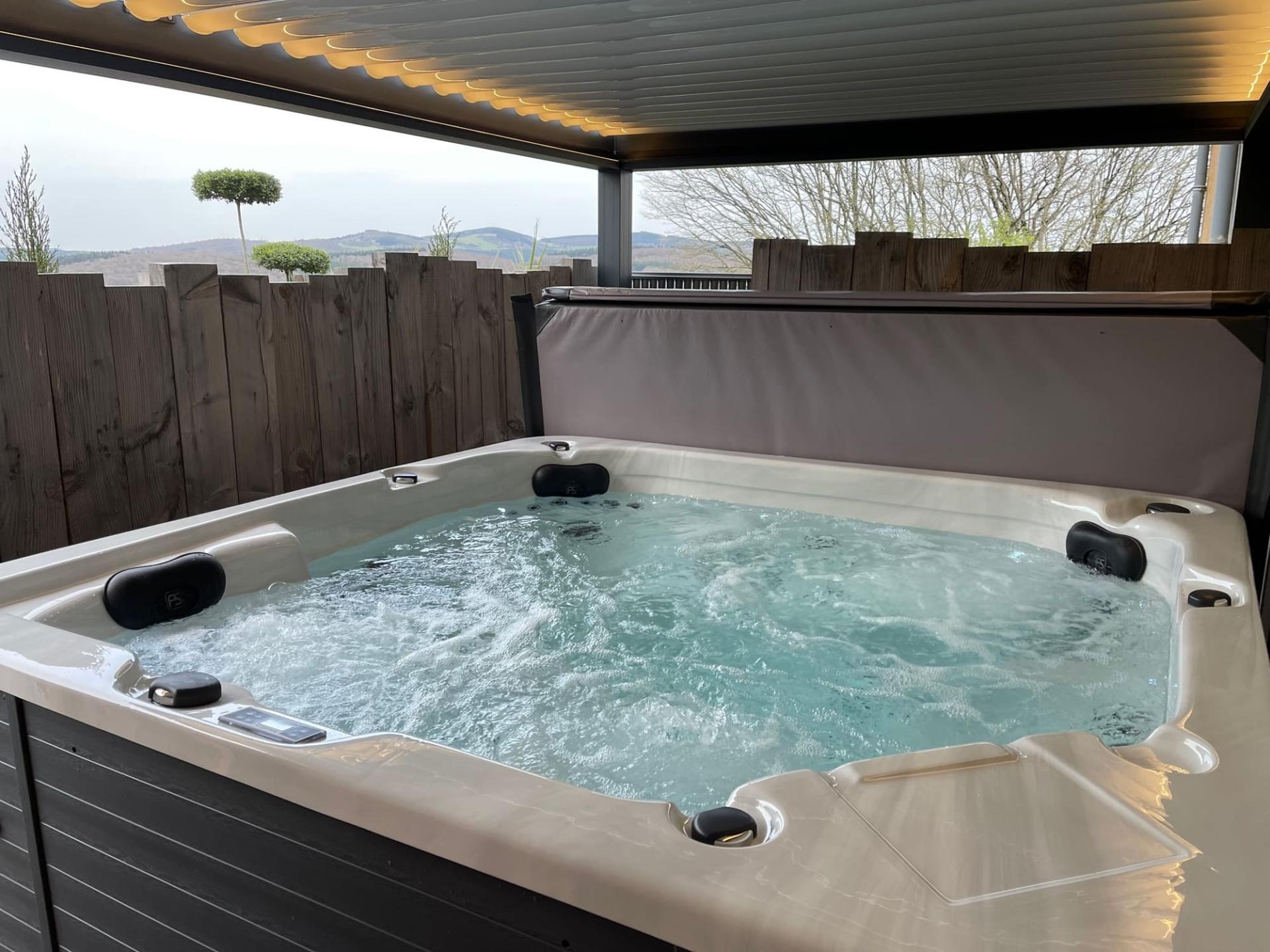 Photo du Jacuzzi de l'Hôtel Au Vieux Morvan à Chateau Chinon